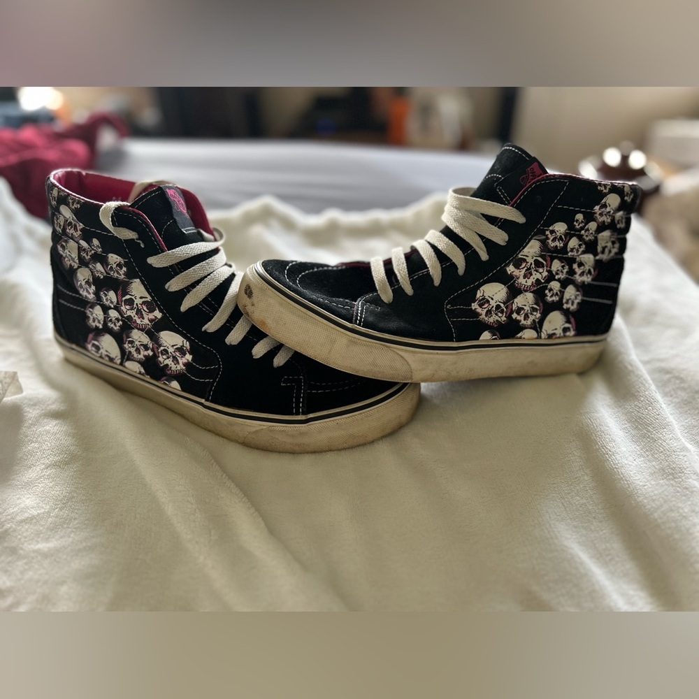 VANS high top skateboard shoes skulls‎